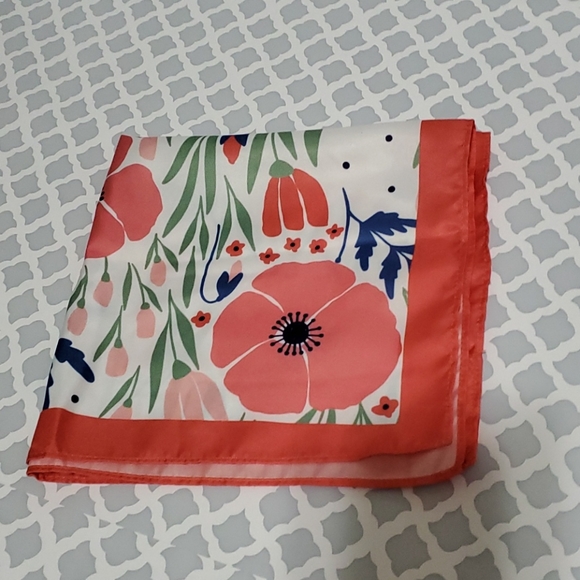 Hanker chief🎁💝🏷 - Picture 1 of 5